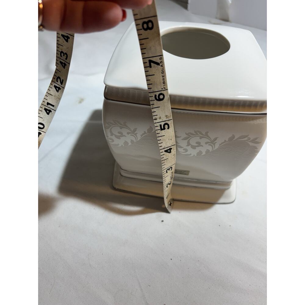 Bed Bath & Beyond Carlton Ceramic Tissue Box Cover - Picture 7 of 8